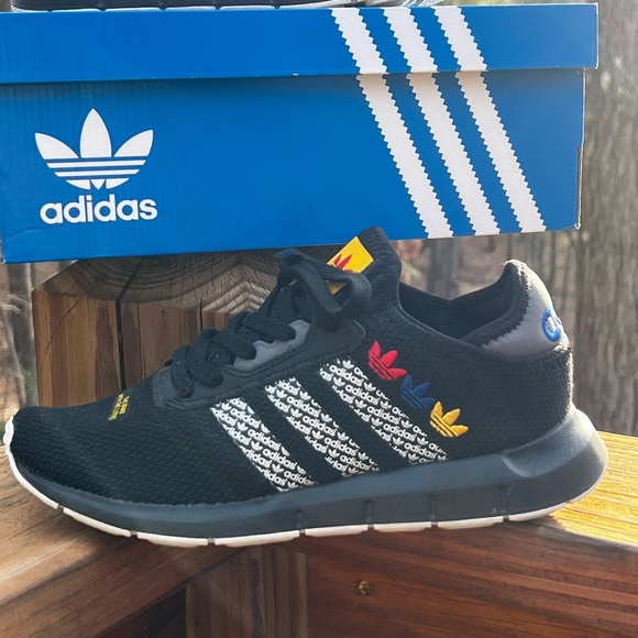 Adidas Originals Swift Run X Athletic Running Sneaker FZ4838 Youth Sz: US 5 - Picture 2 of 13